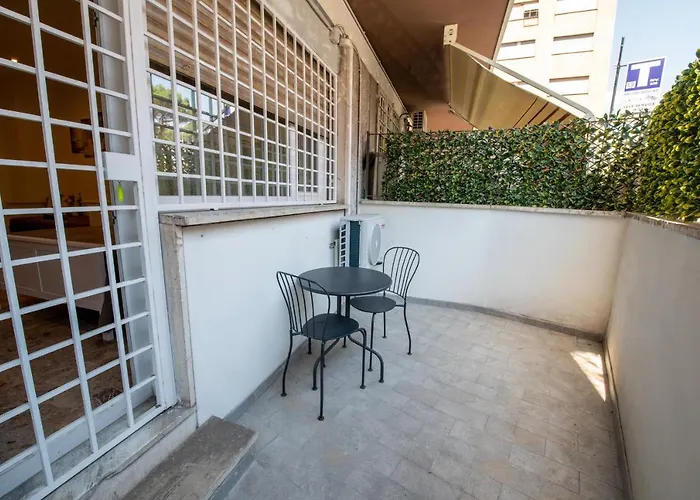 Casa Rosa Beige E Blu *